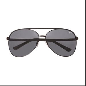 NWT QUAY Vivienne Aviators